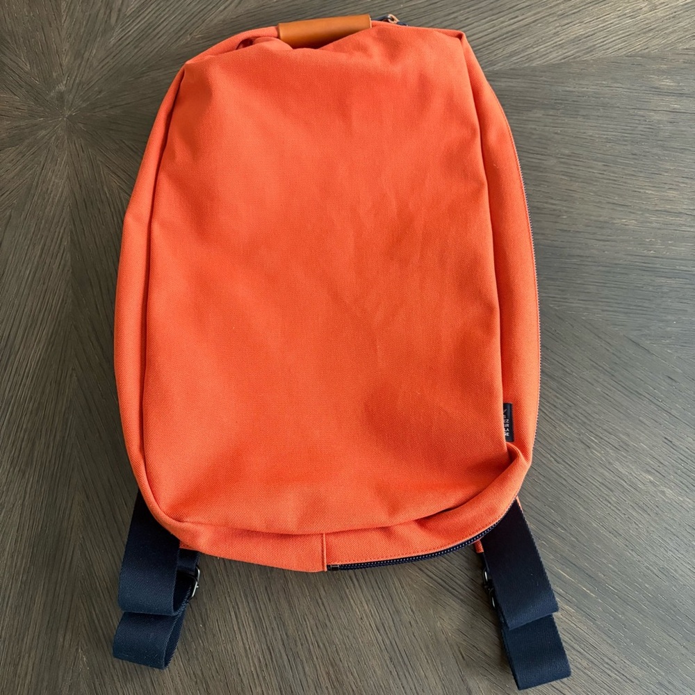 Vous Pouvez Dormir Dans La Grange Orange Backpack